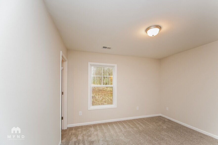 Building Photo - 335 Noble Ln