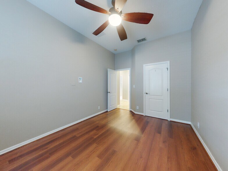 Building Photo - 610 Victoria Hills Dr