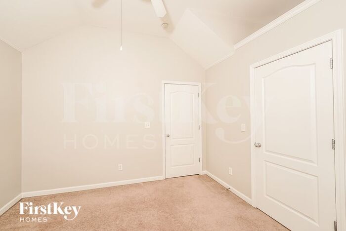 Building Photo - 138 Village Dr