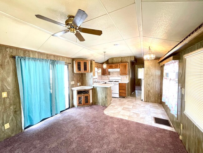 Building Photo - One Bedroom Mobile Home in the beautiful 5...