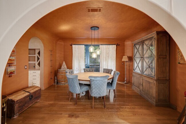 Building Photo - 1809 Palos Verdes Dr W