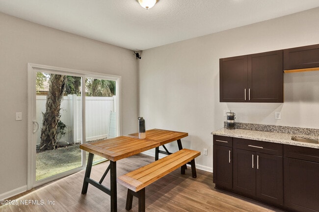 Building Photo - 6033 Carolines Ct