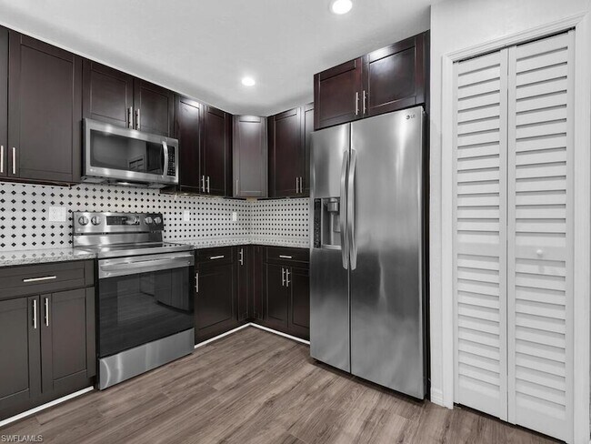 Building Photo - 5620 Foxlake Dr