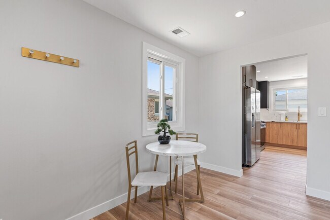 Building Photo - 1023 S Wolf Rd