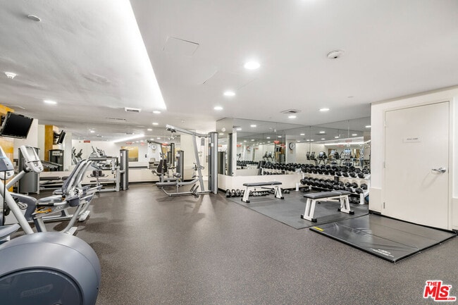 Building Photo - 13600 Marina Pointe Dr