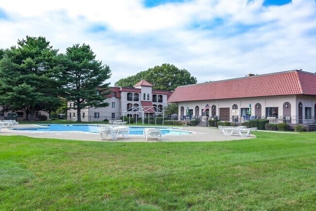 Building Photo - 24 Madrid Sq