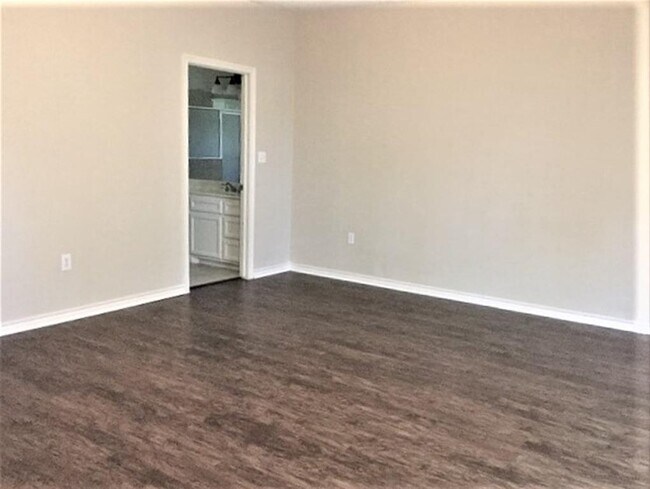 Building Photo - 7111 Nickaburr Creek Dr