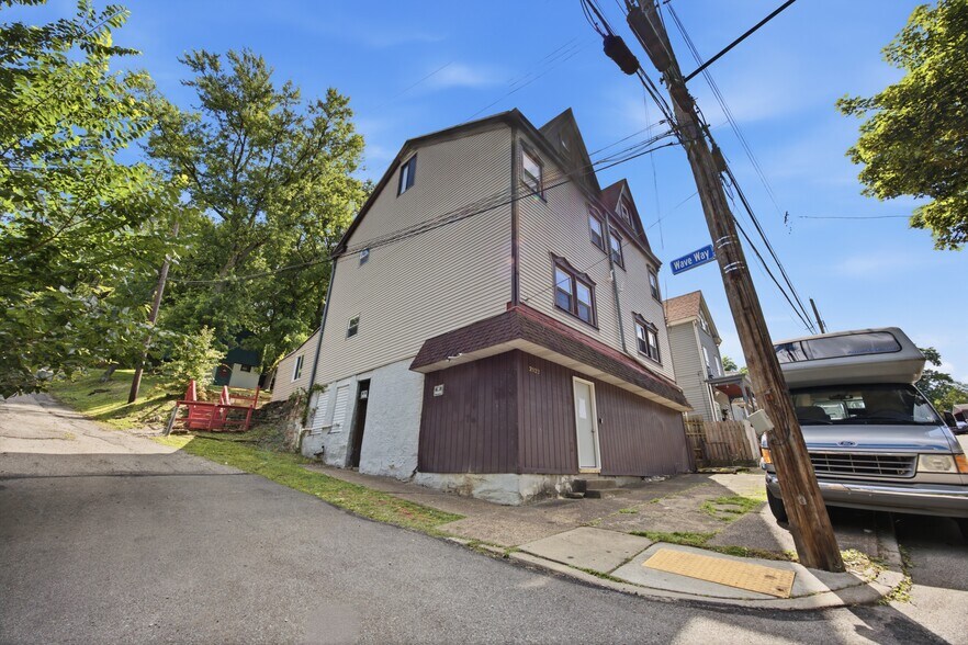 Building Photo - 2822 Salisbury St