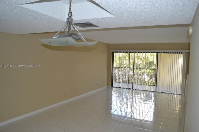 Building Photo - 491 Racquet Club Rd