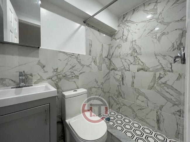 Building Photo - 1529 Dwight Pl