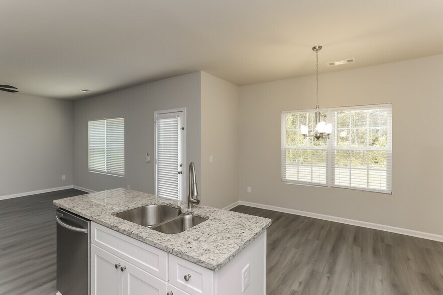 Building Photo - 118 Mineral Springs Ln