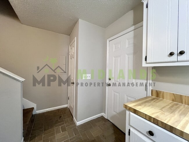 Building Photo - 204 S Cromwell St