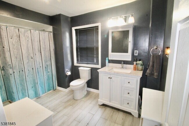 Building Photo - 22 Rockland Terrace