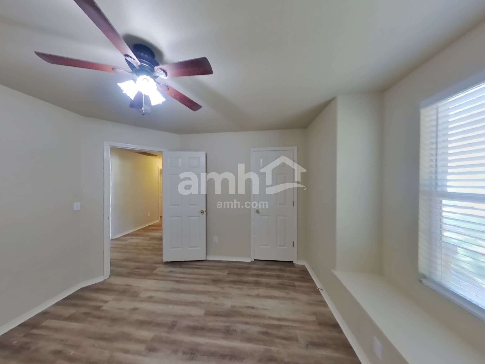 Building Photo - 585 N Katie Way