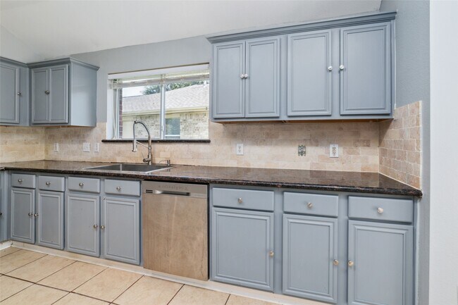 Building Photo - 16327 Dryberry Ct