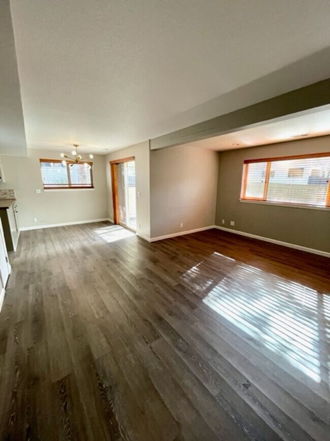 Building Photo - Water/Sewer/Garbage and landscaping included! A/C too!