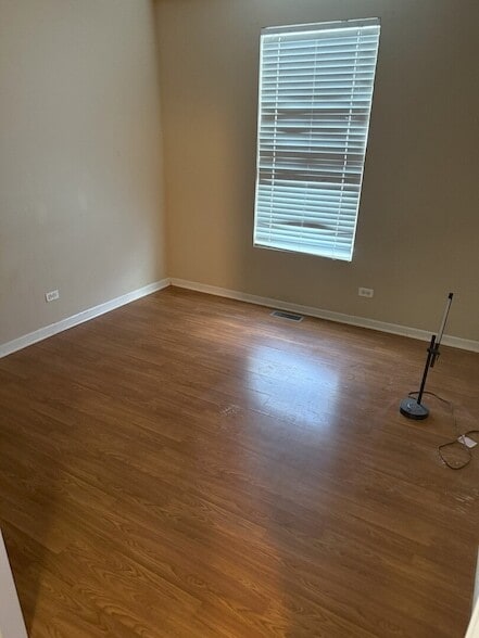 Building Photo - 550 Conservatory Ln