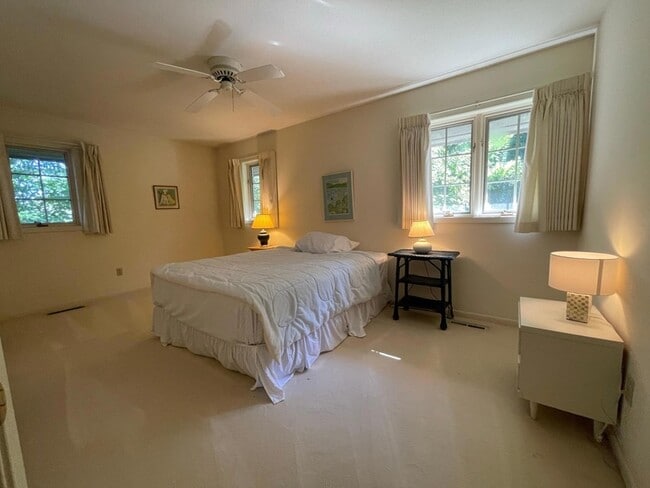 Building Photo - 44 Peninsula Rd