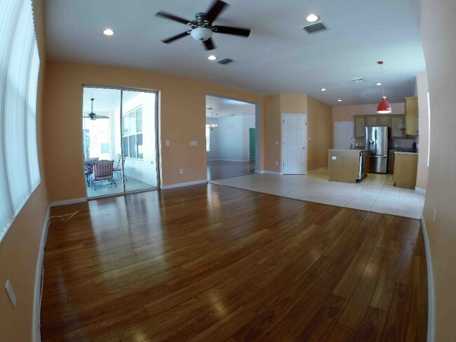 Building Photo - 5073 SW 40th Pl