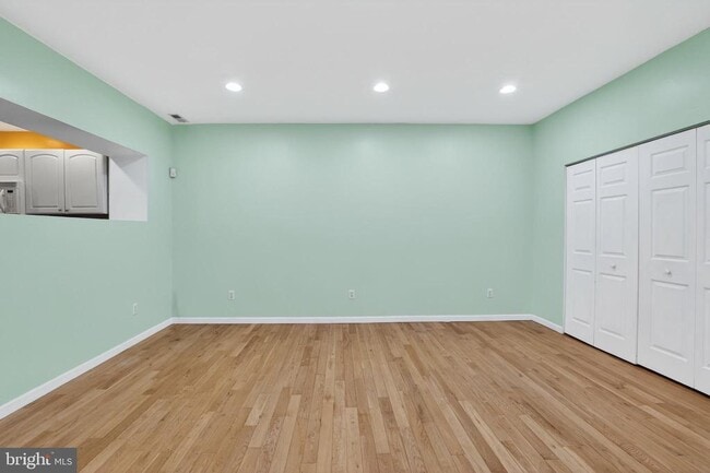 Building Photo - 1227 Meigs Pl NE