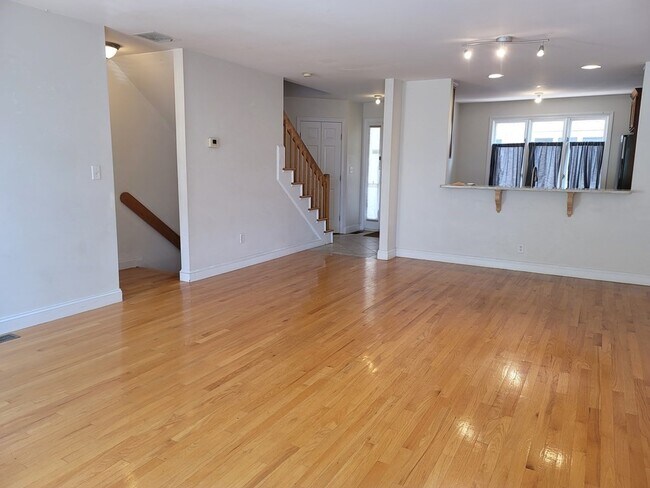 Building Photo - 3 Raymond St