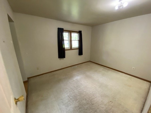 Building Photo - WHOLE HOUSE: 3 Bed 1 Bath close to UWEC! A...