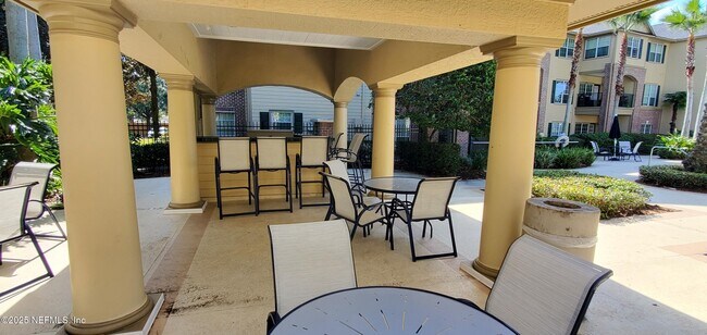 Building Photo - 7800 Point Meadows Dr