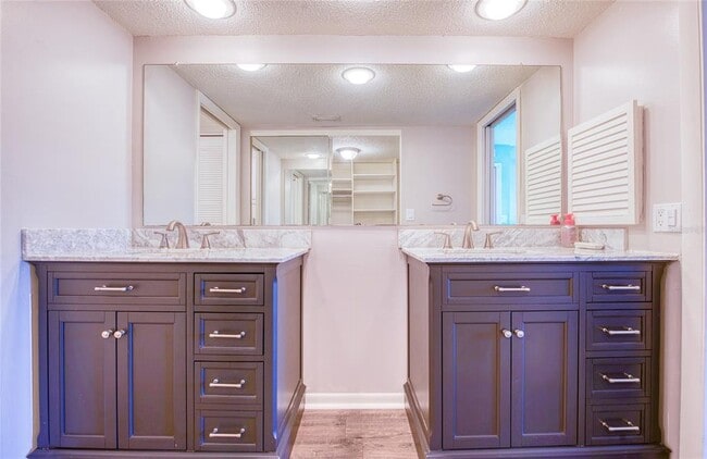 Building Photo - 225 Country Club Dr