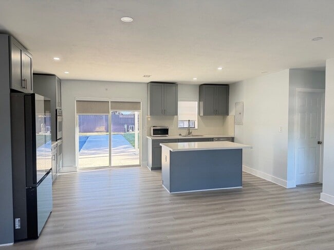 Building Photo - 9900 Dominican Dr