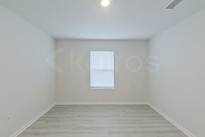 Building Photo - 385 Monarch Ln