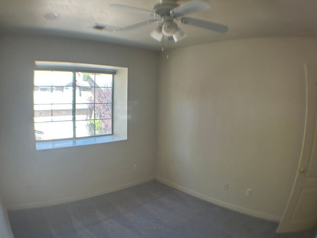 Building Photo - Nice 3 bedroom  with 2 car garage