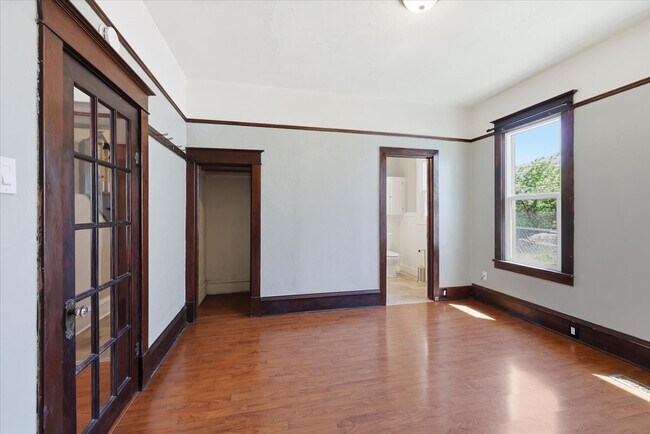 Building Photo - 1903 E Glass Ave