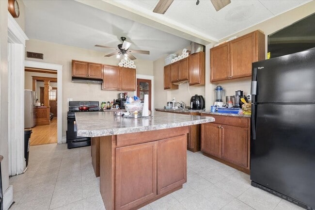 Building Photo - 362 Evans Ave