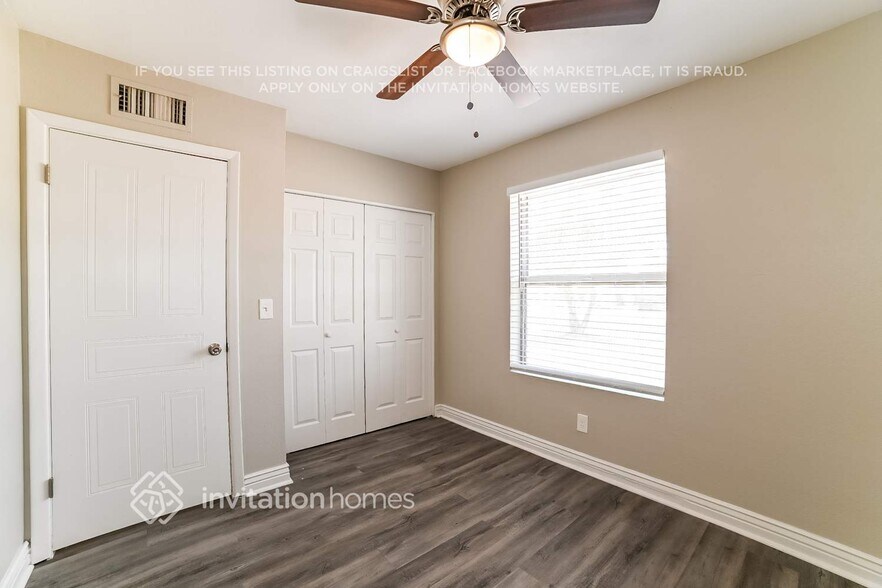 Building Photo - 6944 W Comet Ave