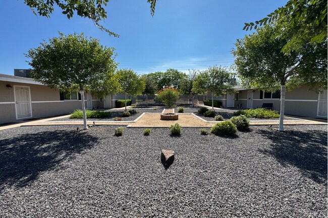 Building Photo - 1325 N 48th St