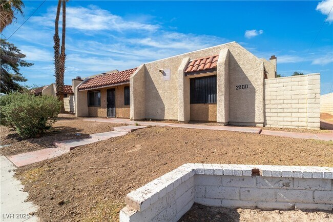 Primary Photo - 2200 Venus Ave