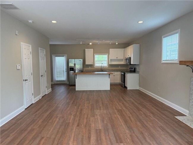 Building Photo - 13 Liberty Highland Dr