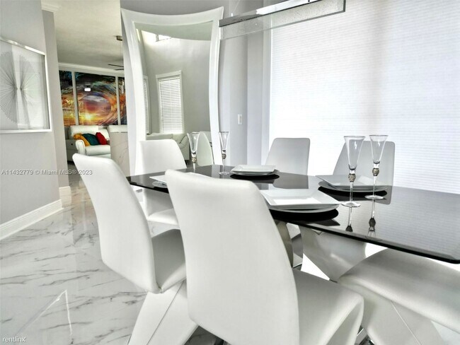 Building Photo - 3 br, 2.5 bath House - 8910 NW 45th Ct # 0