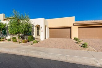 Building Photo - 180 Degrees of Golf Views