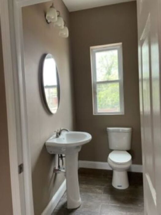 Half bath - 4412 Delmar Blvd