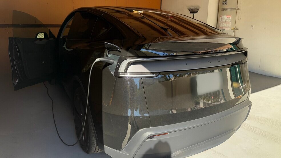 Building Photo - 4918 Haskell Ave