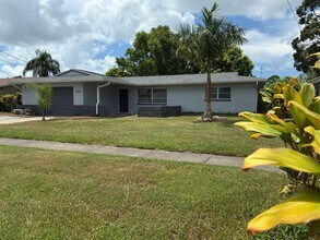 Building Photo - Amazing 2-bedroom, 2-bathroom home on a lake.