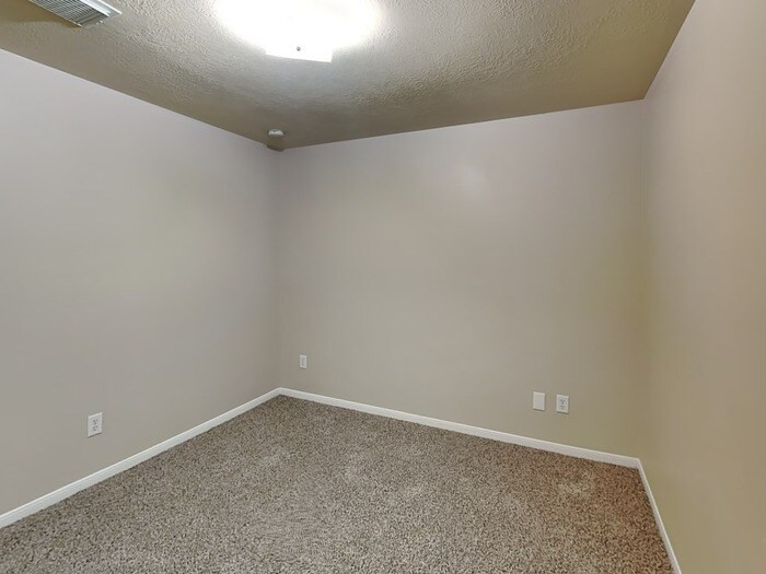 Building Photo - 19710 River Pointe Ln