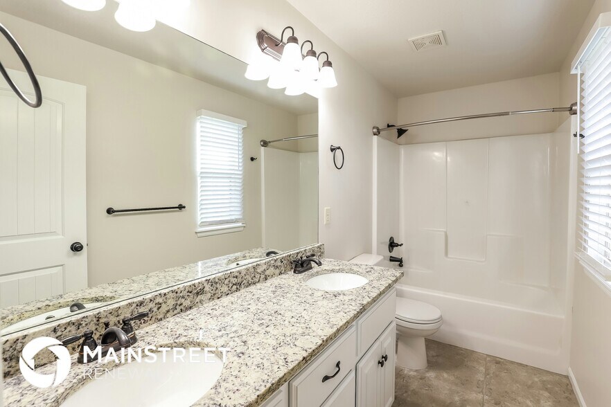 Building Photo - 410 W Heritage Dr