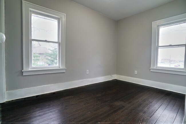 Building Photo - 501 N Eddy St