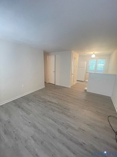 Building Photo - 7279 Edgeworth Rd