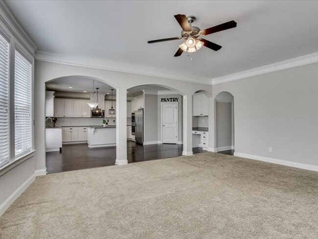 Building Photo - 5 Bedroom 3 Bath In Evans!