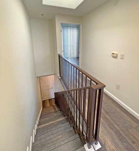 2nd floor hallway - 5330 Satsuma Ave
