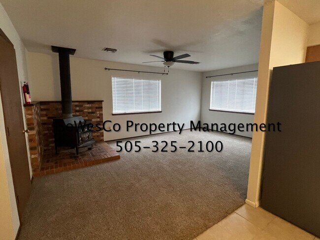 Building Photo - Beautifully Remodeled Large Home in Aztec