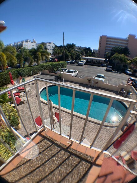 Primary Photo - 3215 NE 15th St